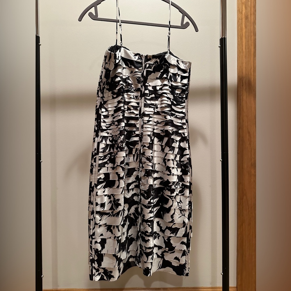 Black/White Dress- size 8 - Picture 3 of 4